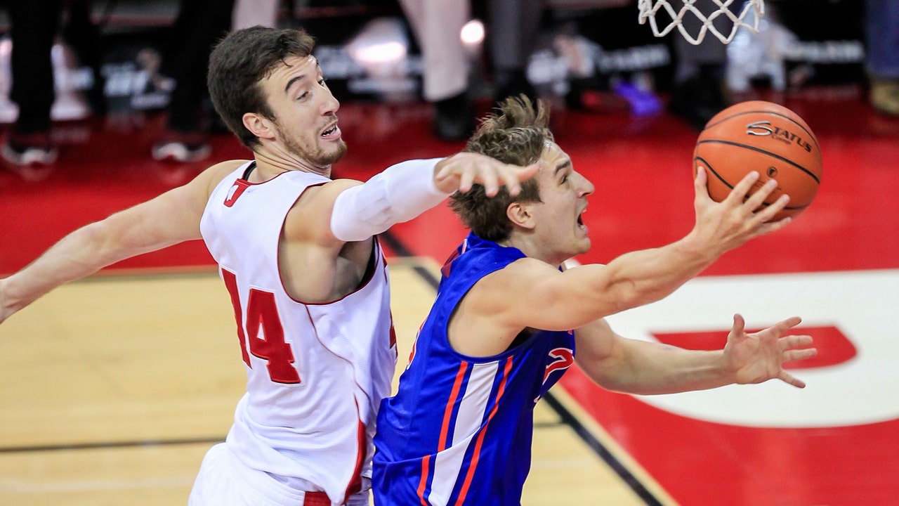 Kaminsky as efficient as ever in Wisconsin rout